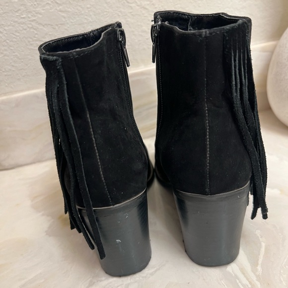 Forever 21 Black Booties - Picture 4 of 9